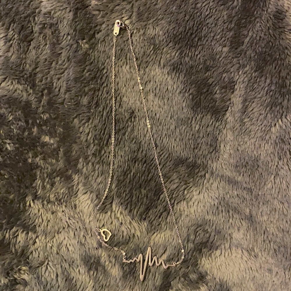 Heartbeat necklace silver